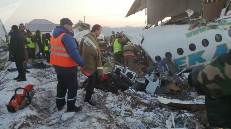 В Алма-Ате потерпел крушение самолёт с 95 пассажирами на борту
