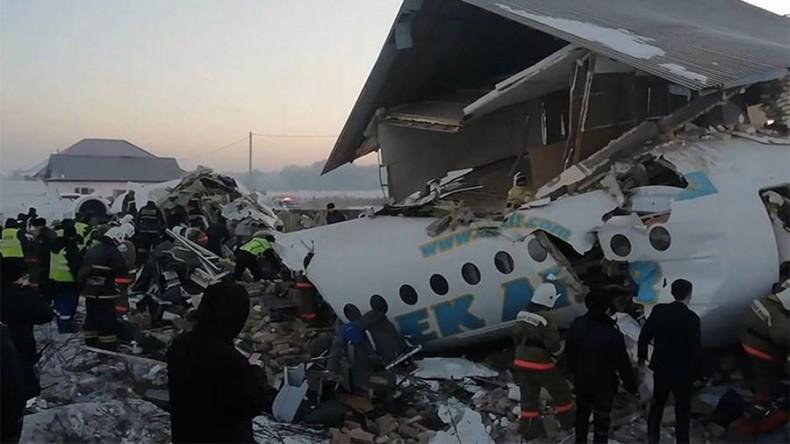В Алма-Ате назвали три версии крушения пассажирского самолёта