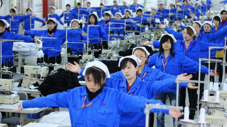 Промышленное производство Китая обрушилось на 13,5%