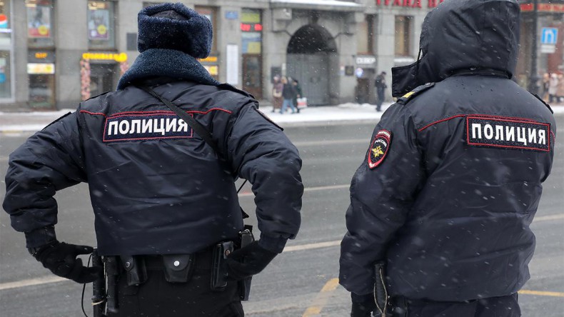 Полицейским в Москве не хватает 10 тыс. смартфонов для проверки цифровых пропусков