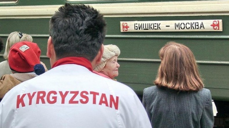 Премьер-министра Мишустина попросили приравнять мигрантов к россиянам