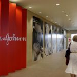 Компания Johnson & Johnson планирует к 2021 году сделать миллиард вакцин от коронавируса