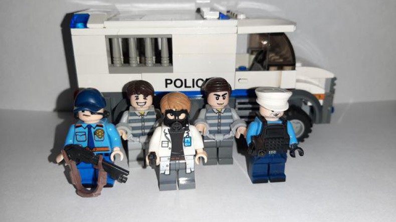 Lego выразила протест, отказавшись от рекламы игрушечных полицейских