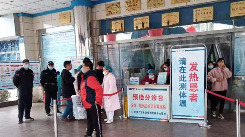В китайском Баодина введено военное положение из-за вспышки коронавируса