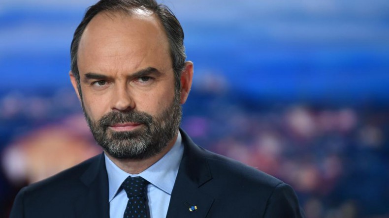 Премьер-министр Франции подал в отставку