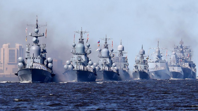«Служба на море – не каждому по плечу»: Владимир Путин поздравил россиян с днем ВМФ