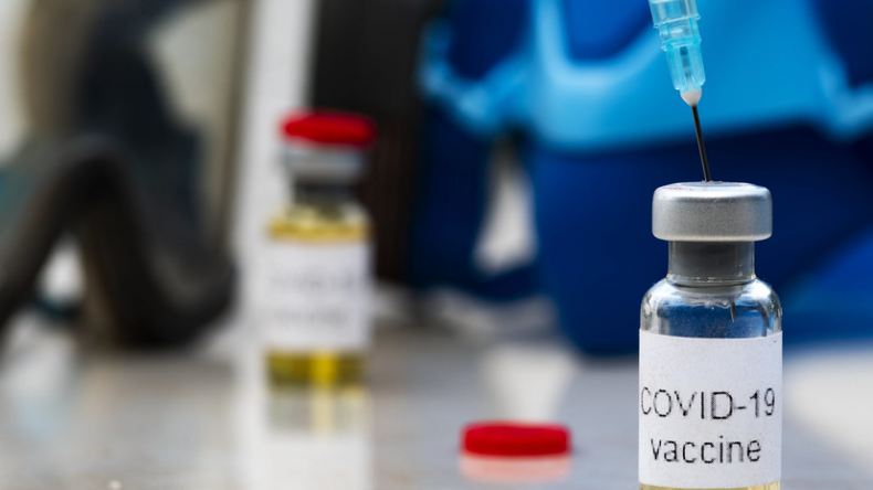 Испытание вакцины против COVID-19 в России пройдет одновременно с вакцинацией