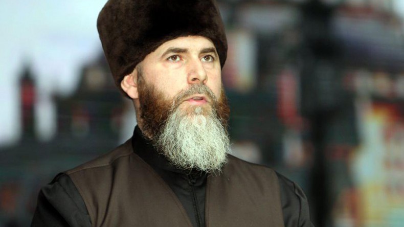 Муфтий Чечни назвал президента Франции «врагом всех мусульман»