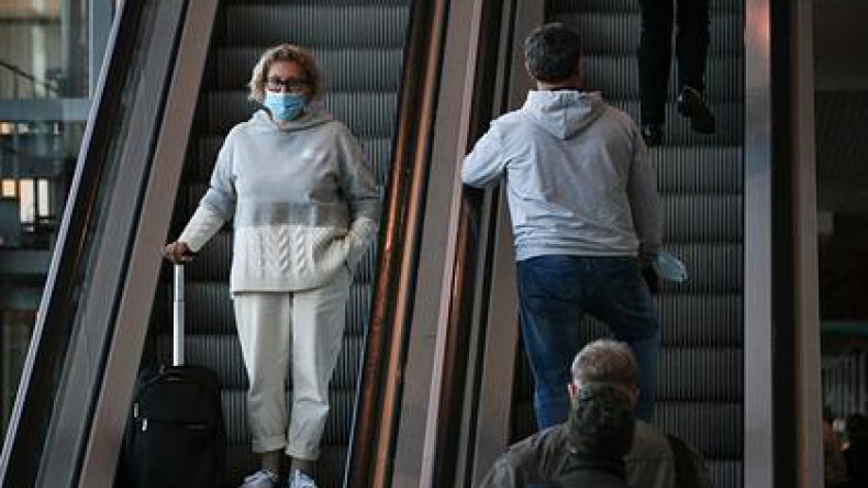 Роспотребнадзор обязал россиян носить маски в лифтах